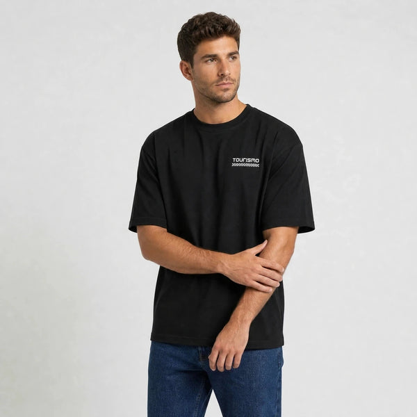 T-shirt Lancia Delta Integrale noir vu de face en plan rapproché avec logo Tourismo