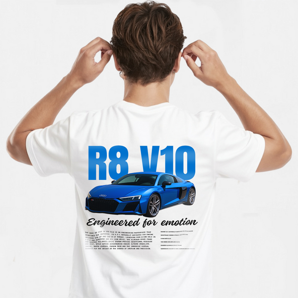 T-shirt blanc Audi R8 V10 avec voiture bleue imprimée dans le dos, porté par mannequin