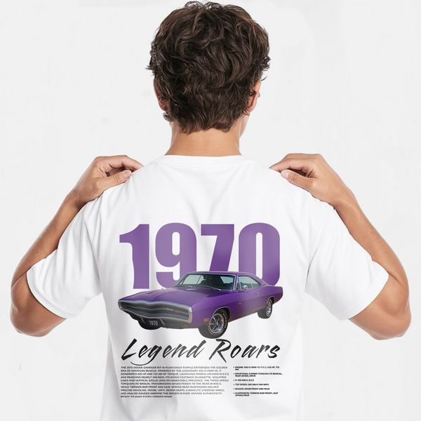 T-shirt blanc avec visuel Dodge Charger R/T 1970 violet, mannequin vu de dos