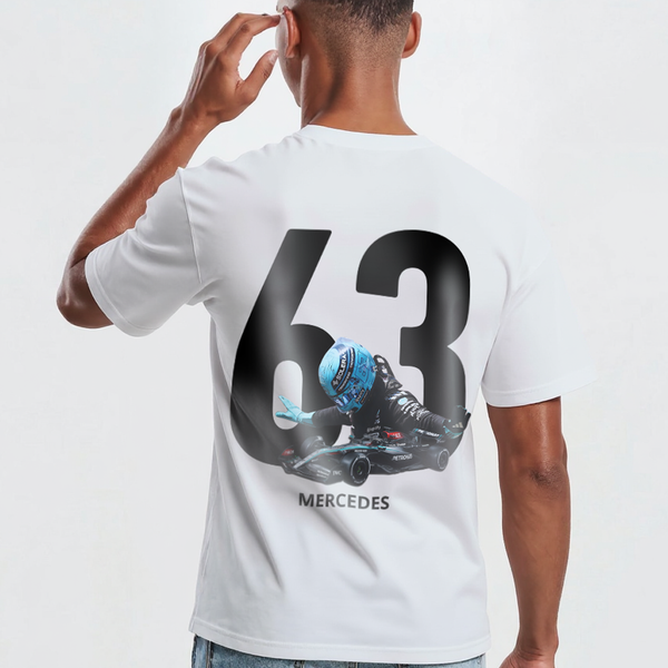 T-shirt blanc George Russell, gros plan sur le numéro 63 et la composition graphique avec casque et monoplace Mercedes