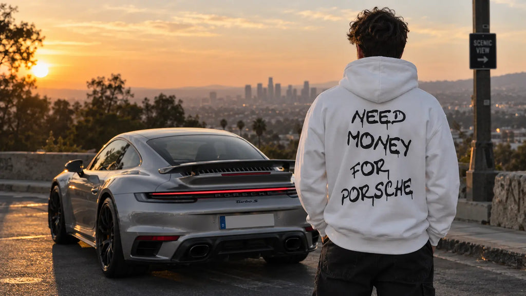 Need Money For Porsche : la phrase qui dit le désir, pas la possession