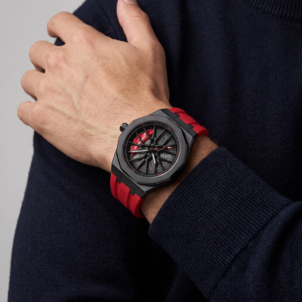 Orologio McLaren 720 indossato al polso