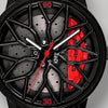 Primo piano del cerchio e della pinza incisa AMG, orologio Mercedes-AMG G63