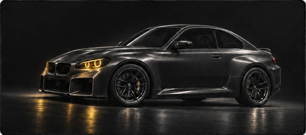 Tappetino mouse BMW M2 nera fari gialli, dettaglio della stampa