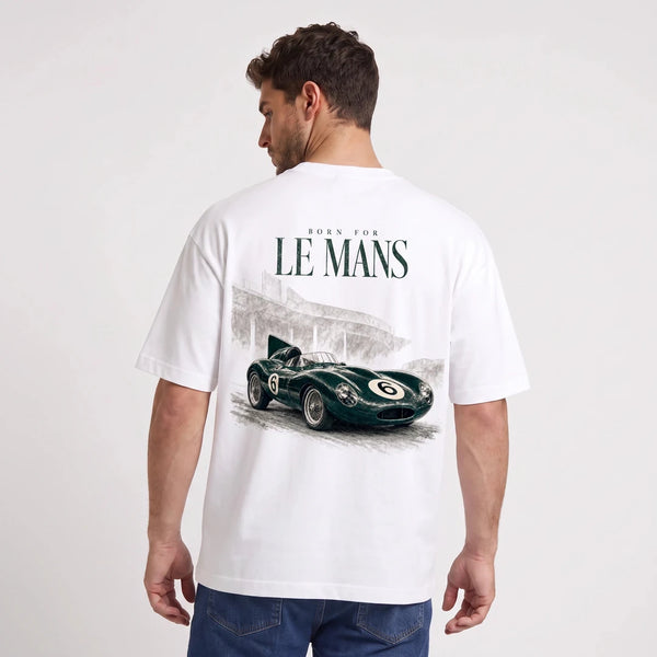 T-shirt bianca Jaguar D-Type Le Mans N°6: Born for Le Mans indossata, vista da dietro