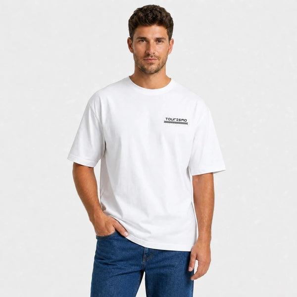 T-shirt Volkswagen Beetle Baja Bug Desert Misfit blanc vu de face en plan rapproché avec logo Tourismo